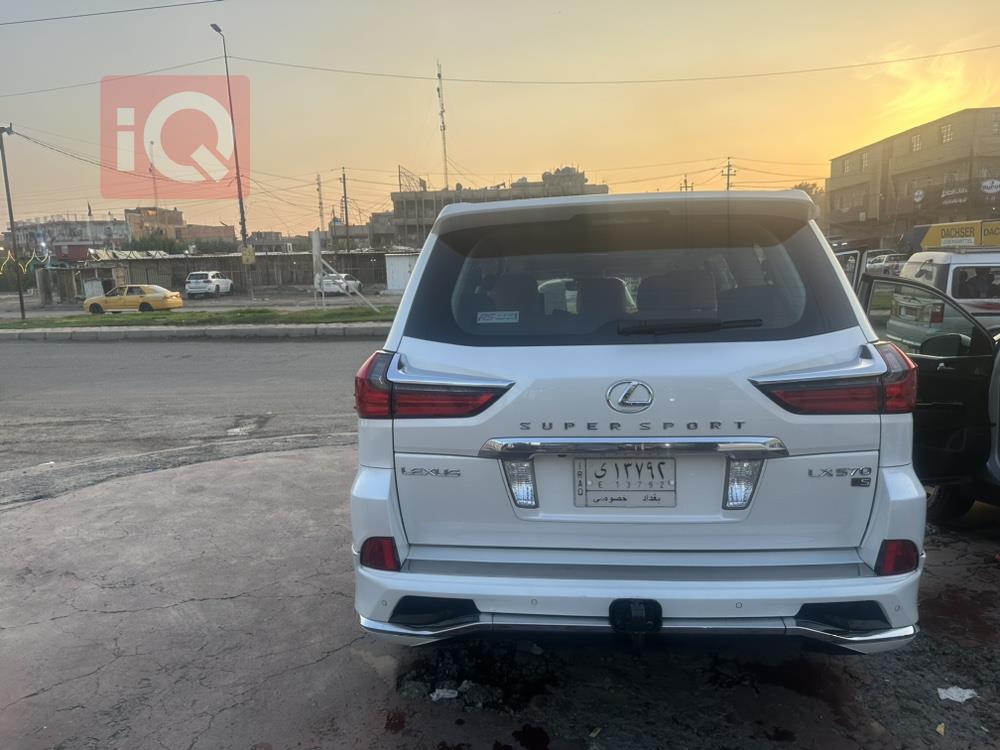 Lexus LX
